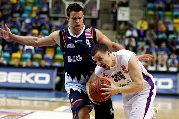 的回归表现 的回归表现